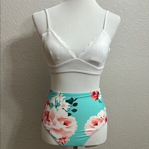 NWT Cupshe White Scallop Bralette & Floral Tummy Control Bikini Bottom